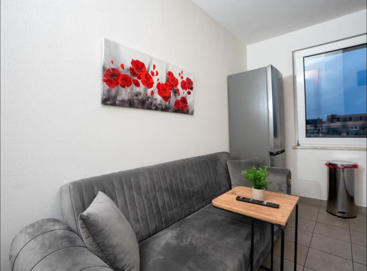 Livemore24 - 2 In 24-7 Check-in Duisburg